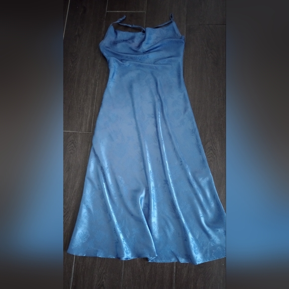 Dress - Picture 2 of 4